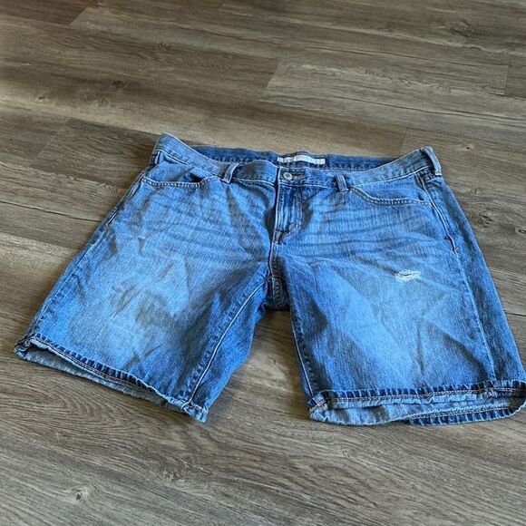 Old Navy Jean Shorts Woman’s size 16 - Picture 1 of 7